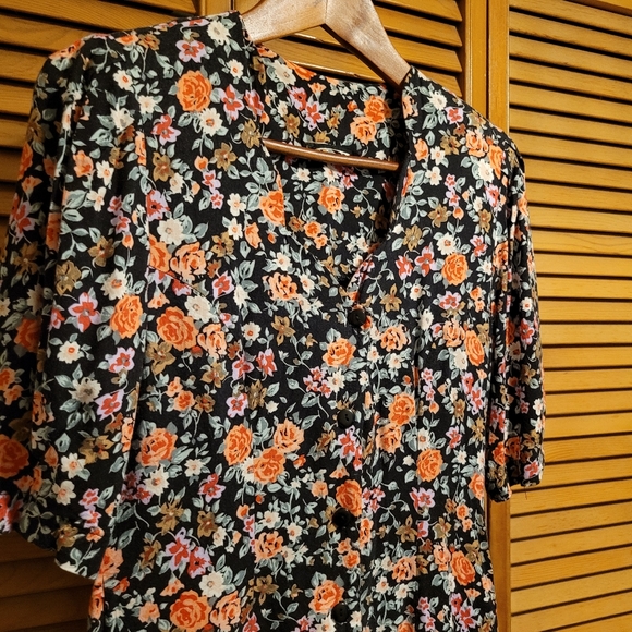 VTG Floral & Black Font Button Down Dress - Picture 2 of 7